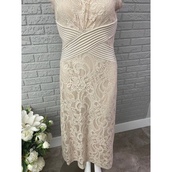 Women Cream Elegant Sleeveless Lace / Pleated Maxi Dress Size S - Picture 3 of 9